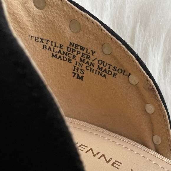 ADRIENNE VITTADINI
Newly Faux Suede Studded Pumps Black, size 7 - Picture 8 of 8